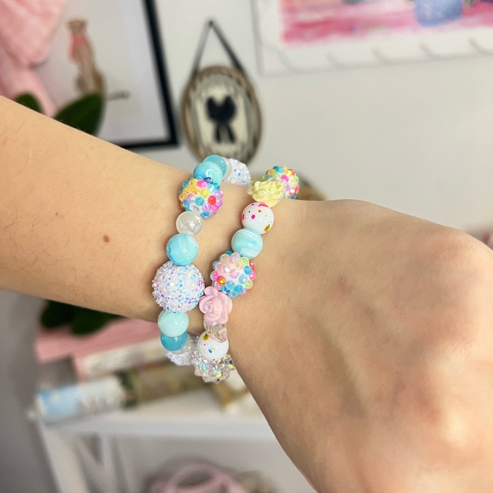 Flower Hand Beaded Bracelet 🩵